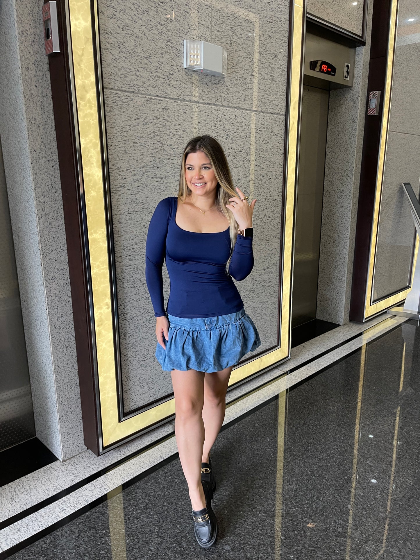 BASICO MANGA LARGA CUELLO CUADRADO