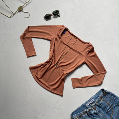 BASICO MANGA LARGA CUELLO CUADRADO